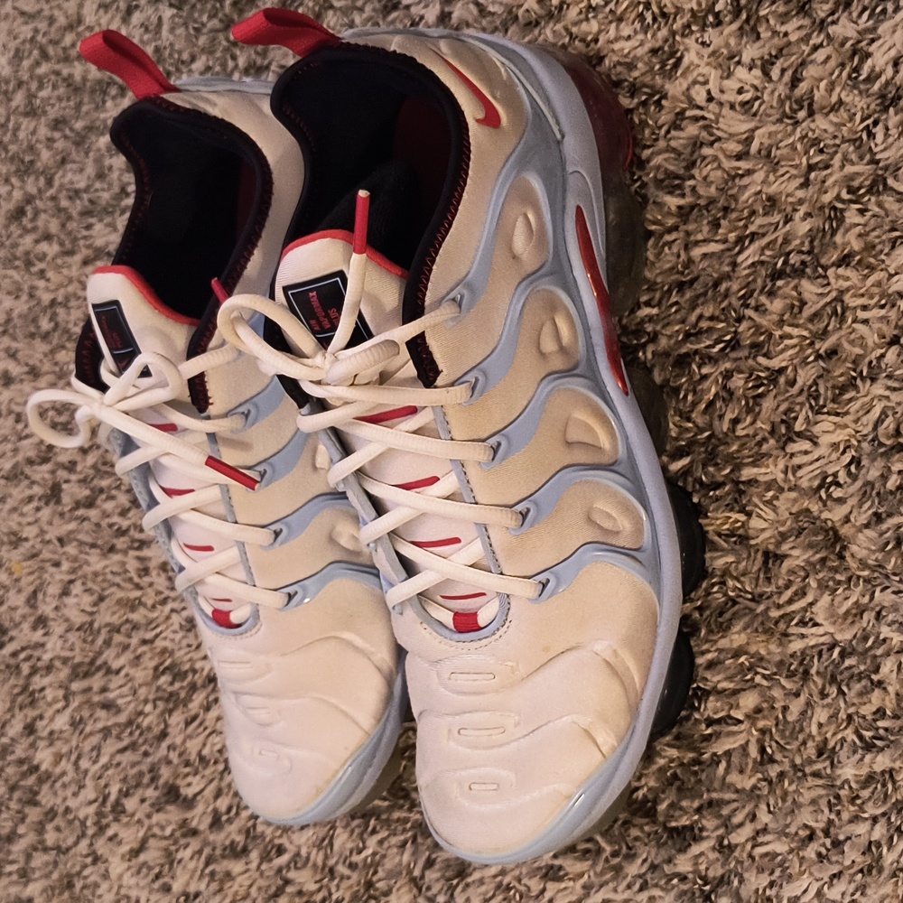 Nike Air VaporMax Plus - White and Red Accents - Picture 2 of 8